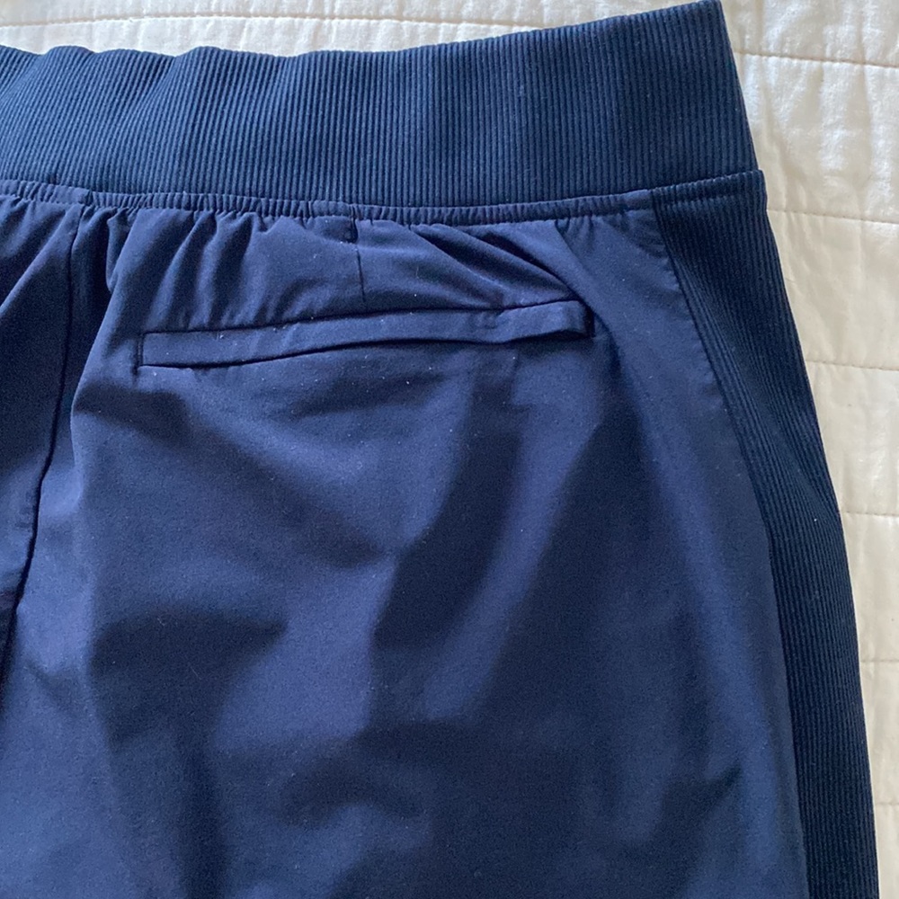 Athleta Brooklyn Ankle Women’s pant size 10. Color: Navy blue